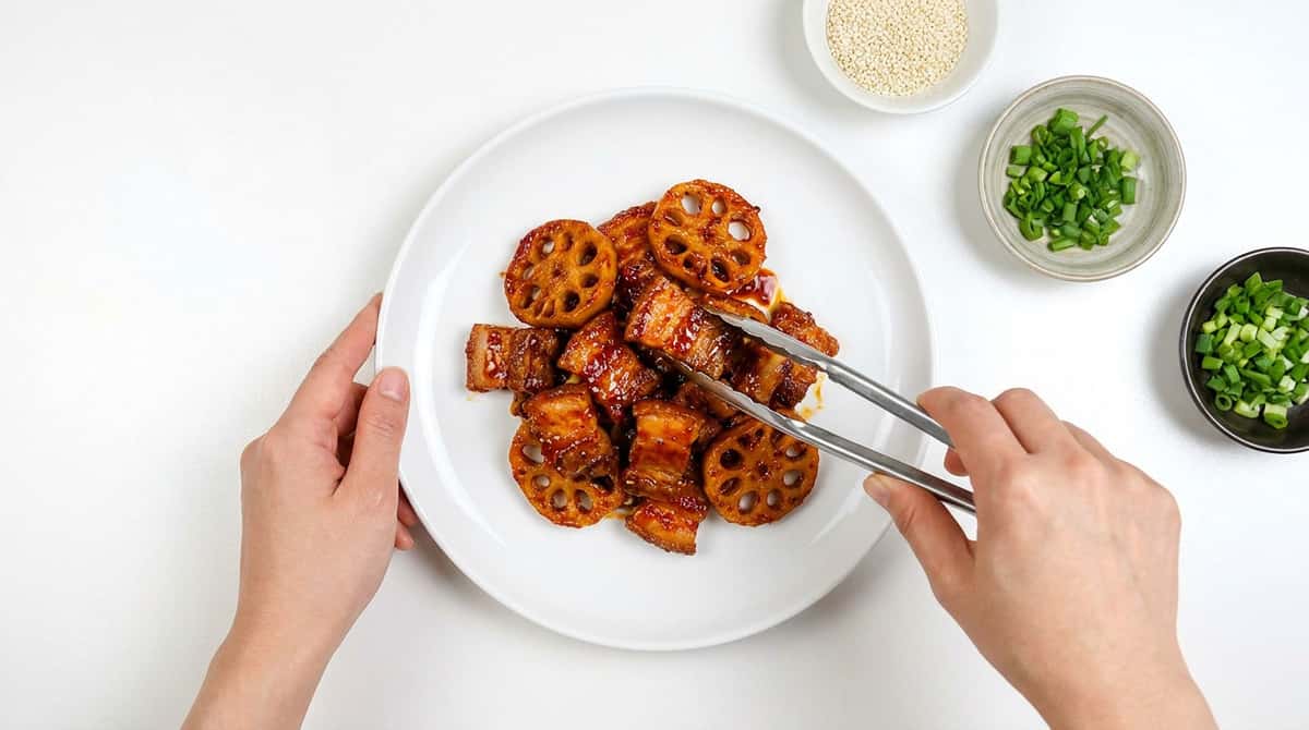 豚バラとれんこんのピリ辛ごま油焼き（完成イメージ）