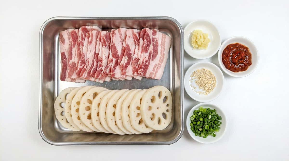 豚バラとれんこんのピリ辛ごま油焼き（材料）