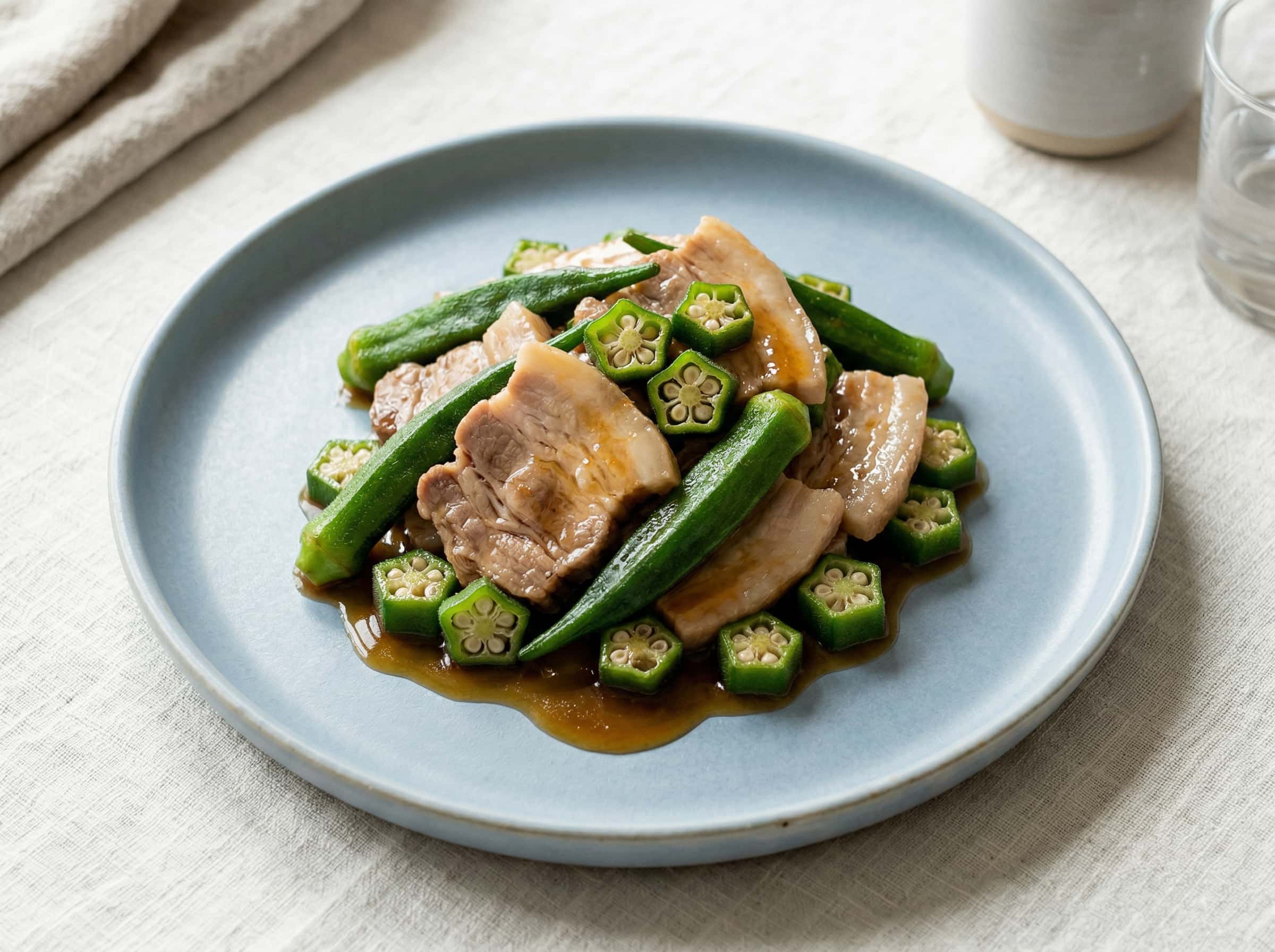 豚バラとオクラのめんつゆレンジ蒸し