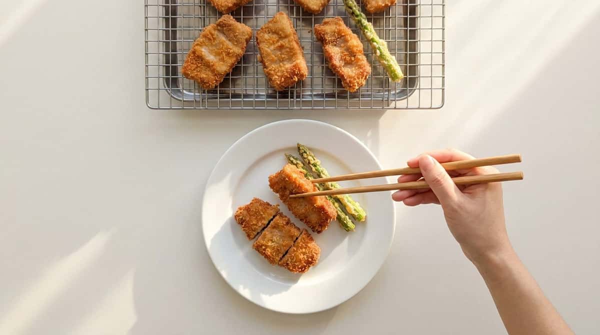 豚ロースとアスパラのカリッと揚げ鶏ガラ香味（完成イメージ）