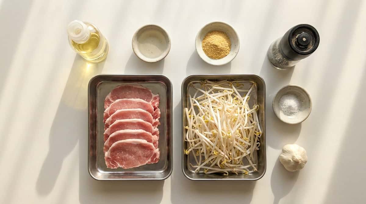 豚ロースともやしのコンソメ炒め（材料）
