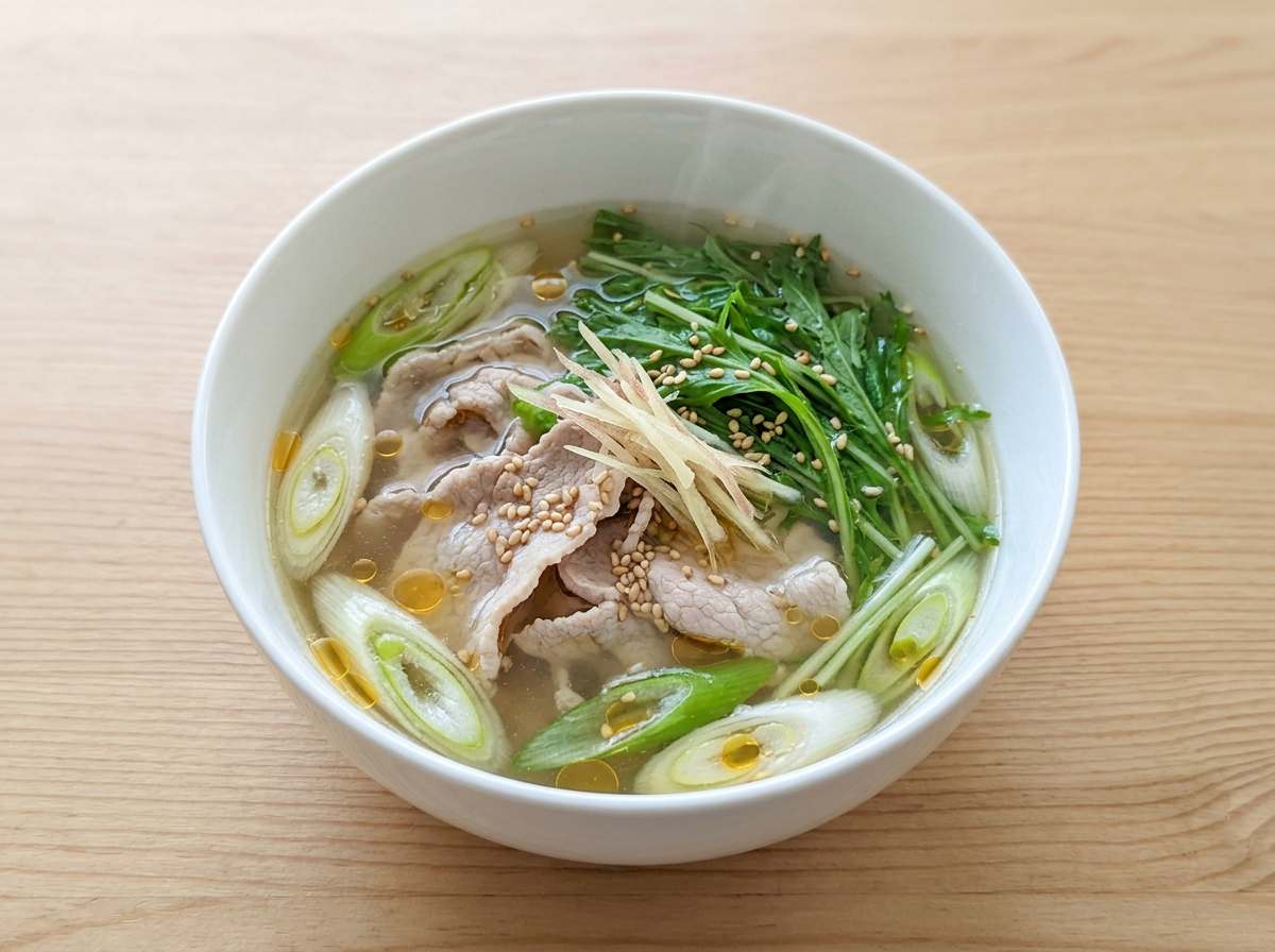 豚ロースと水菜のごま油香るヘルシースープ