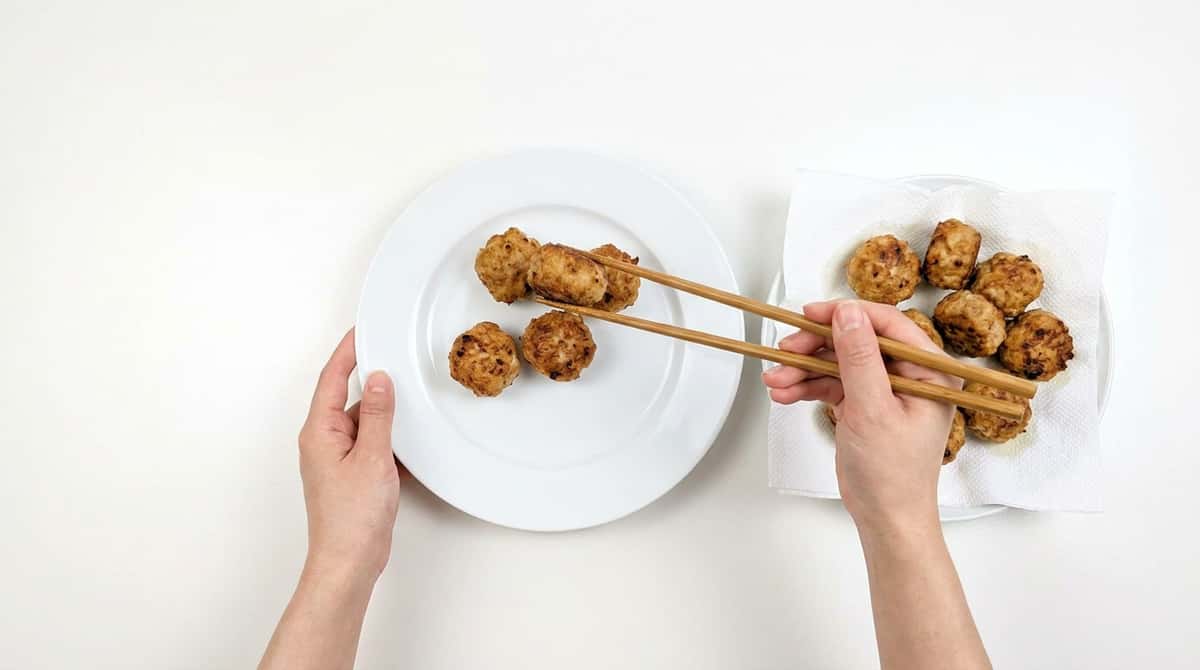豚ひき肉とキャベツの味噌つくね揚げ（完成イメージ）