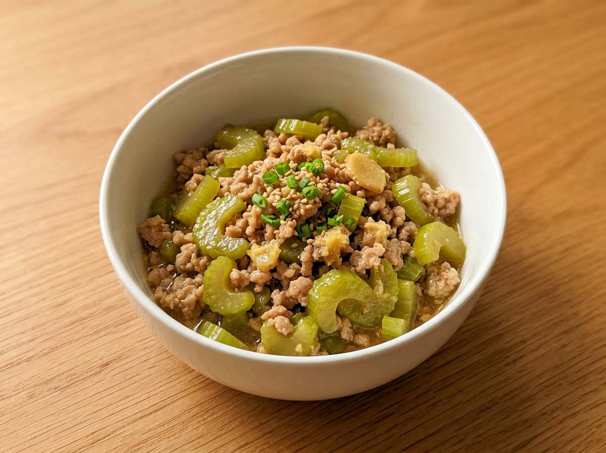 豚ひき肉とセロリの鶏ガラスープ煮