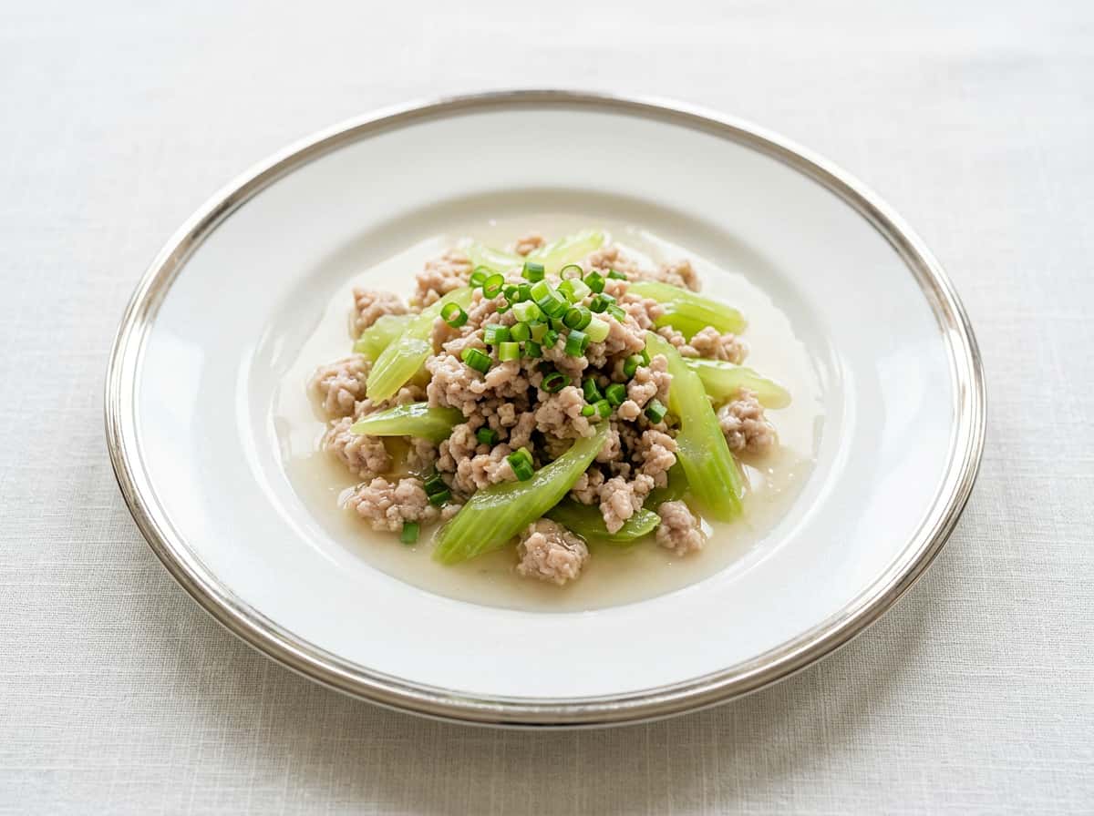 豚ひき肉とセロリの白だしレンジ蒸し
