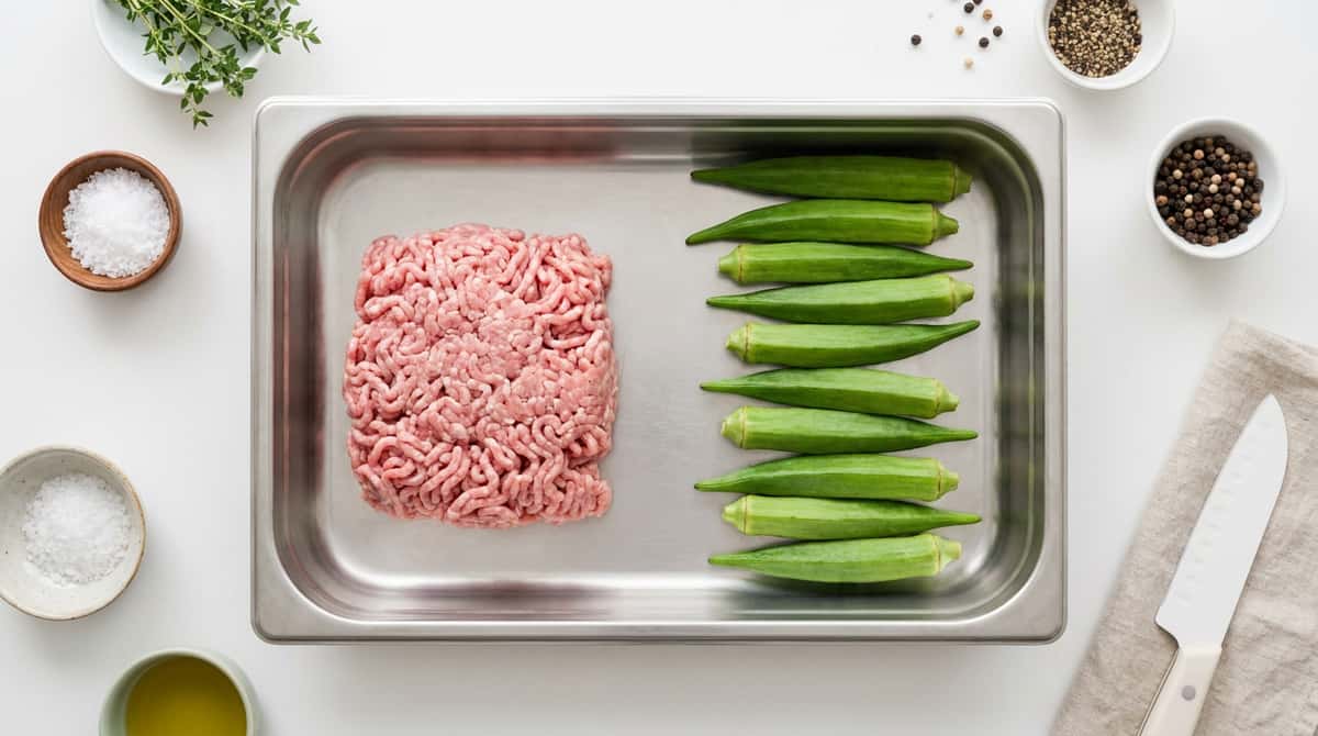 豚ひき肉とオクラのピリ辛めんつゆレンジ蒸し（材料）