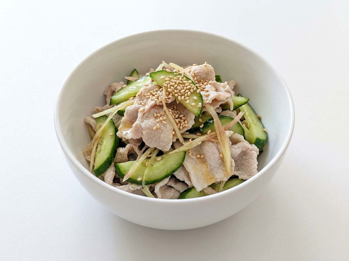 豚こま切れ肉ときゅうりのごま油和え