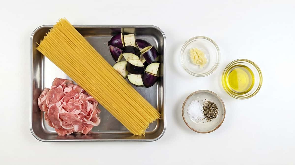 豚こまとなすの塩こしょうパスタ（時短10分）（材料）
