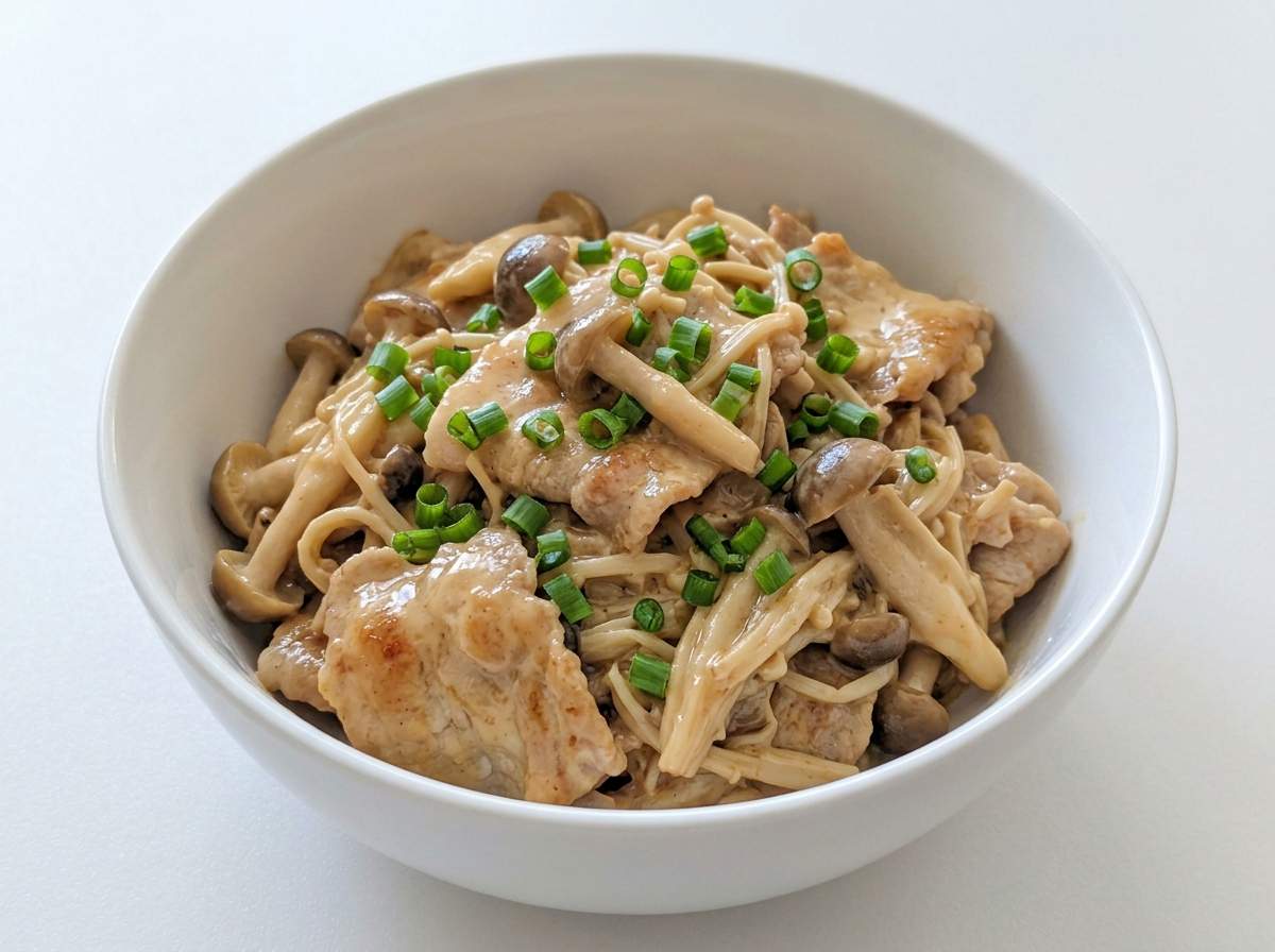 豚こまときのこのマヨ蒸し