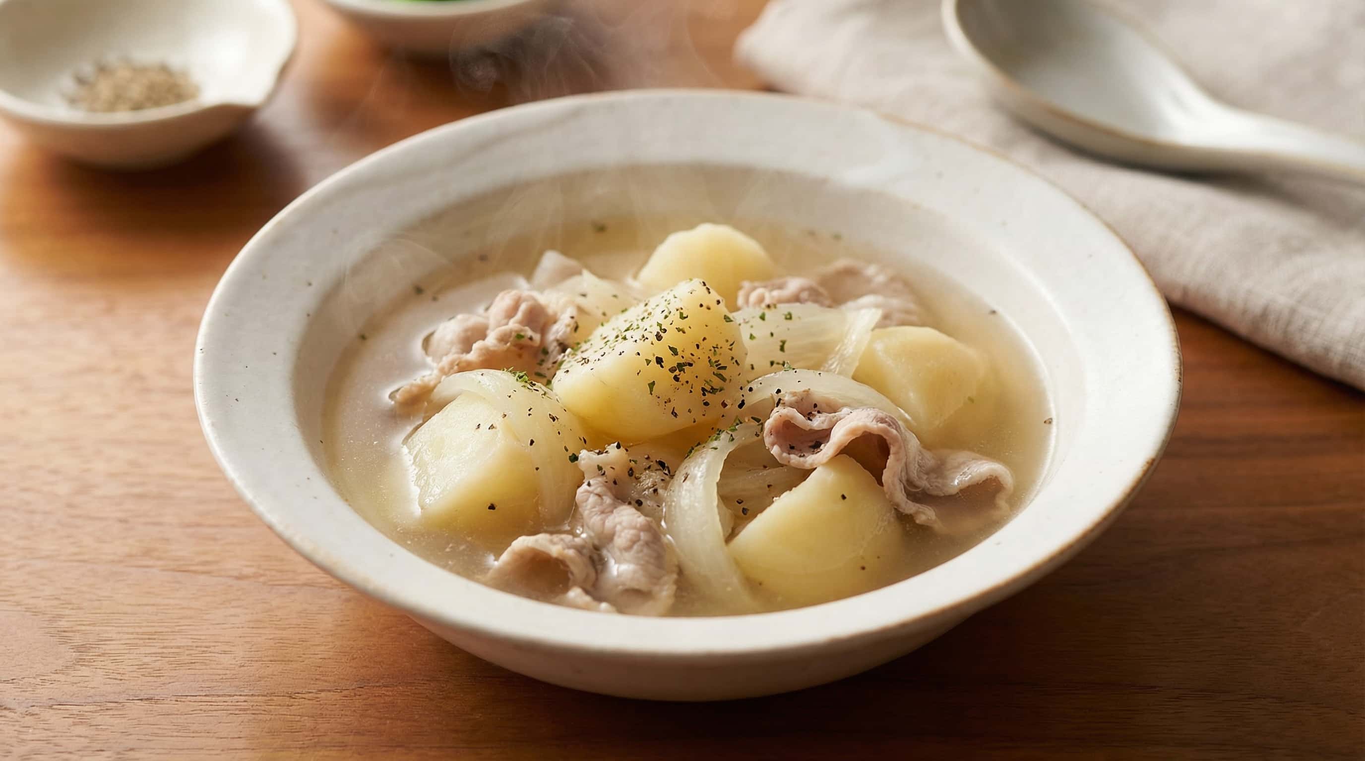 豚こまとじゃがいものシンプル塩こしょうスープ（完成イメージ）