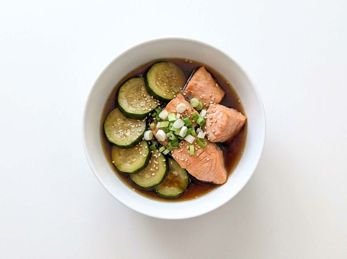 鮭とズッキーニのめんつゆ煮