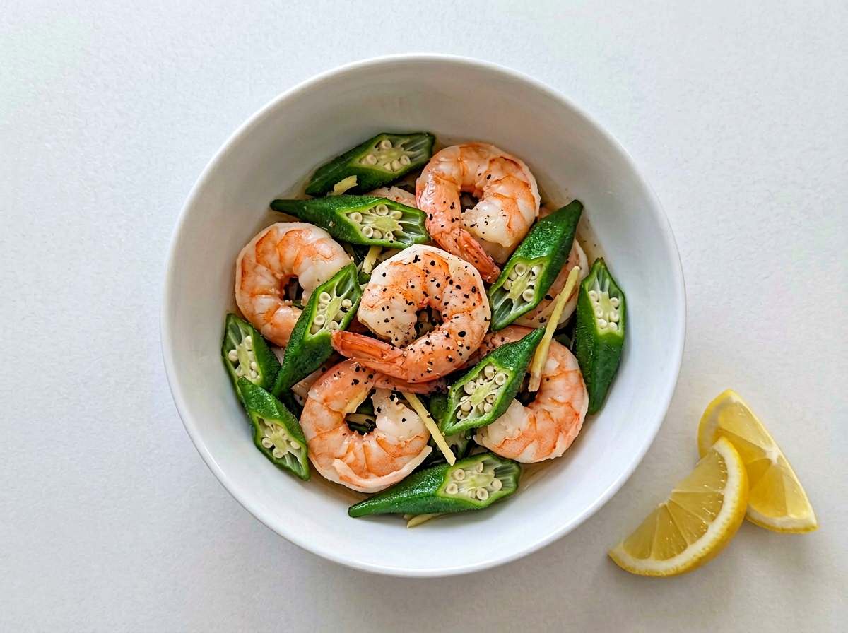 エビとオクラの鶏ガラレンジ蒸し【簡単レンジレシピ】