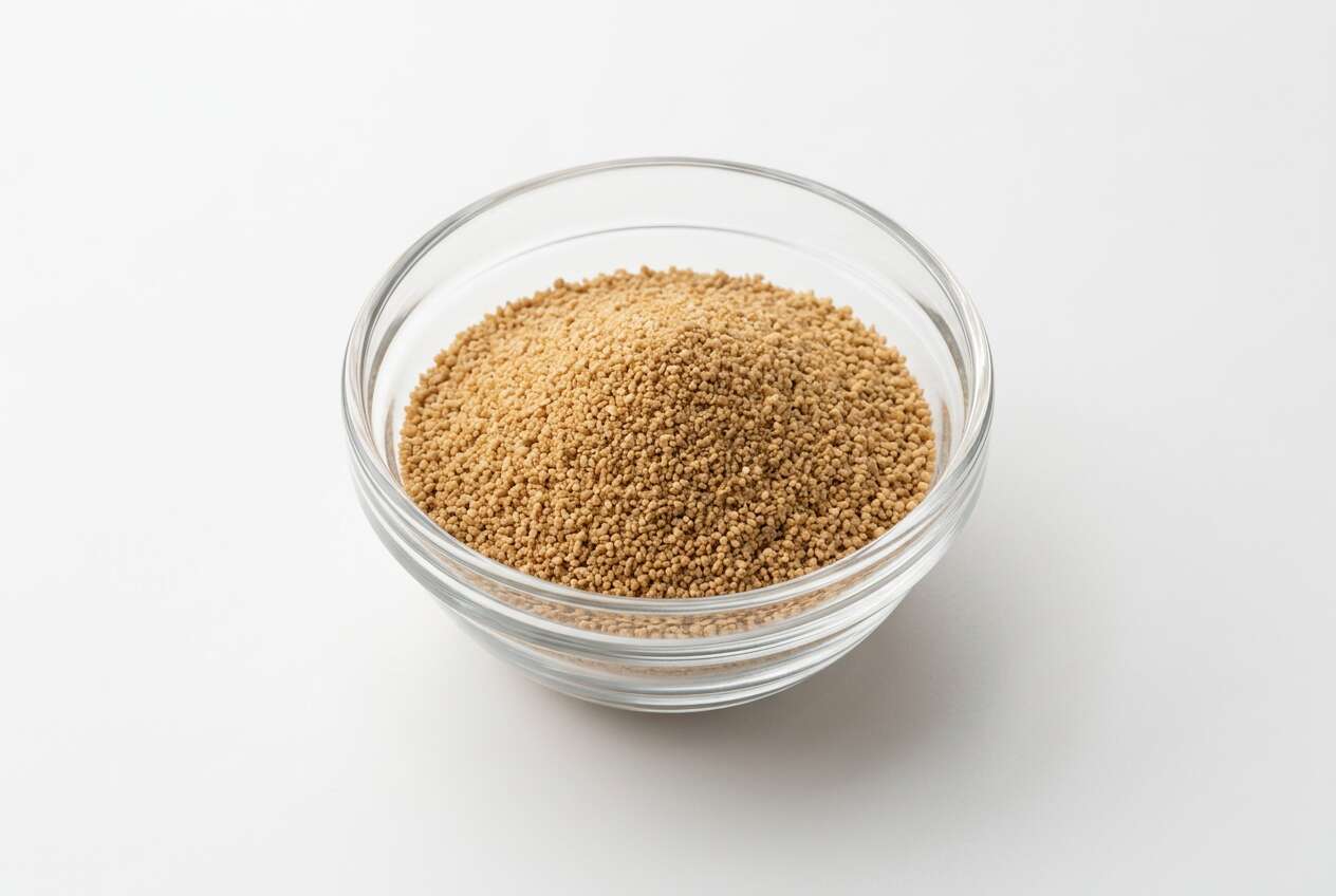 コンソメがガラスのボウルに入っている